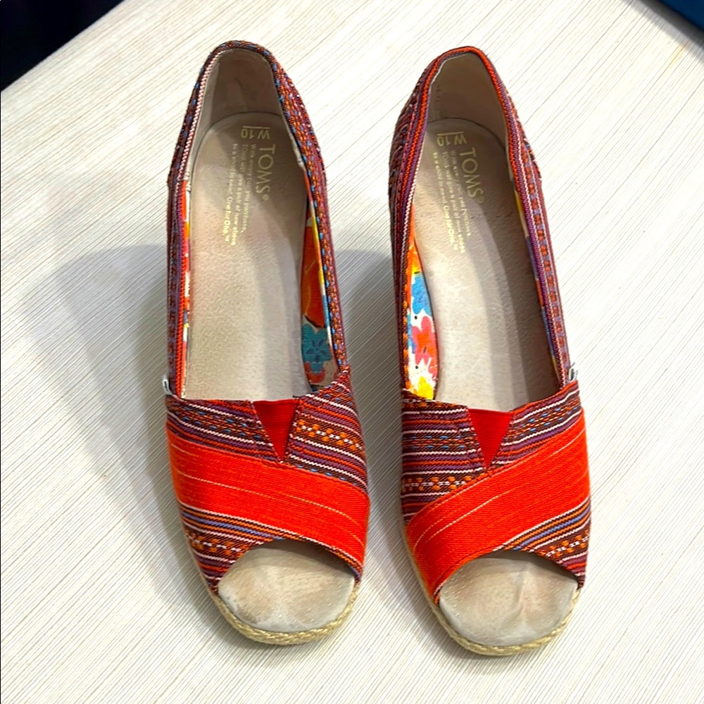 TOMS Women's Red Striped Wedges